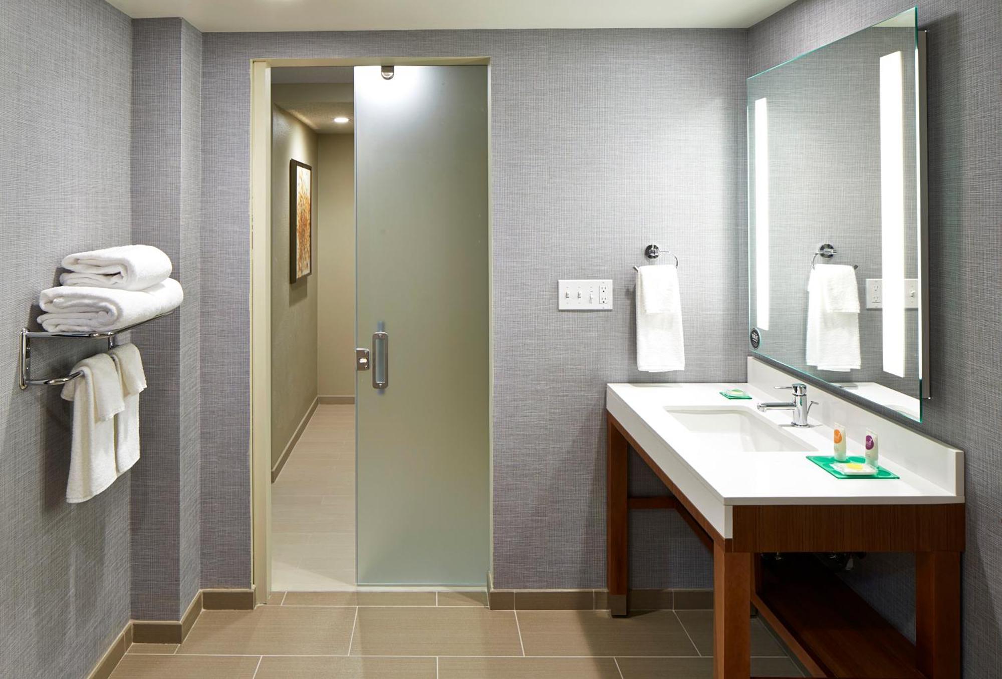 Hyatt Place Lansing-East Номер фото